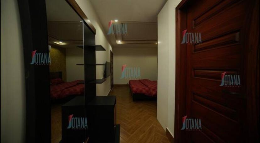 Кровать или кровати в номере One Bedroom Apartment Bahria Town Lahore