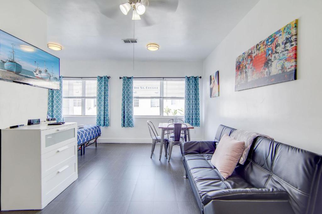 Chic Large Studio Apt Near Ocean Drive South Beach, Miami Beach ...