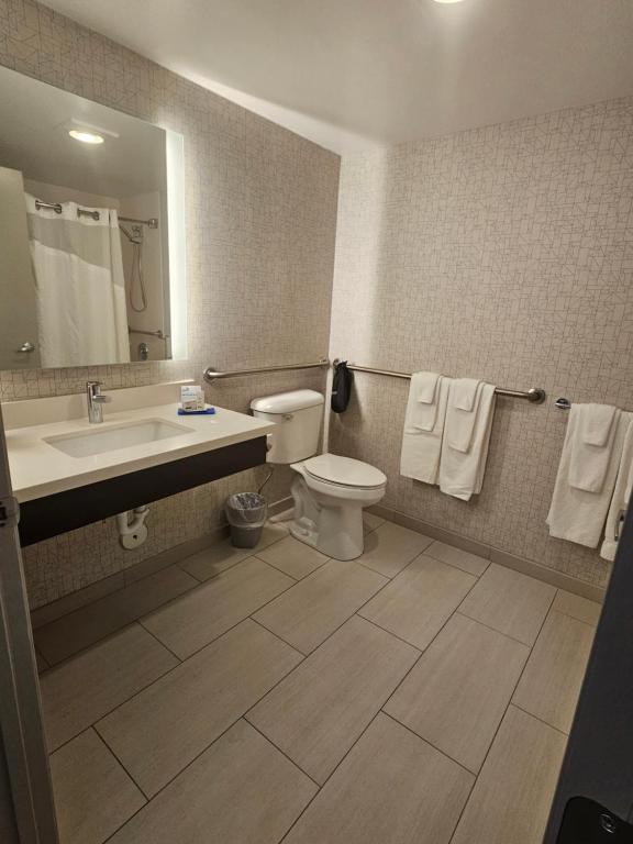 Holiday Inn Express Hotels & Suites Burlington by IHG photo