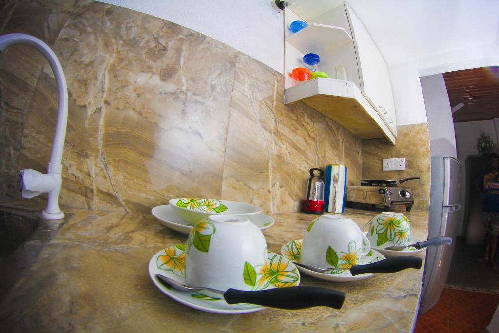 Příslušenství pro přípravu čaje a kávy v ubytování Mother's Place Nimala