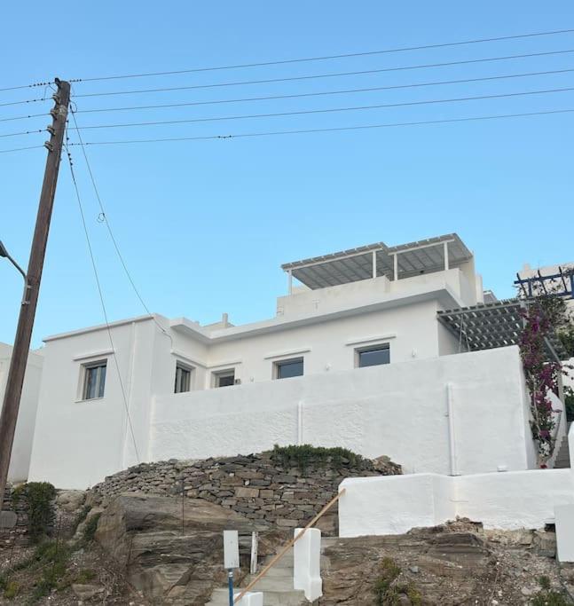 Το κτήριο όπου στεγάζεται  η παραθεριστική κατοικία