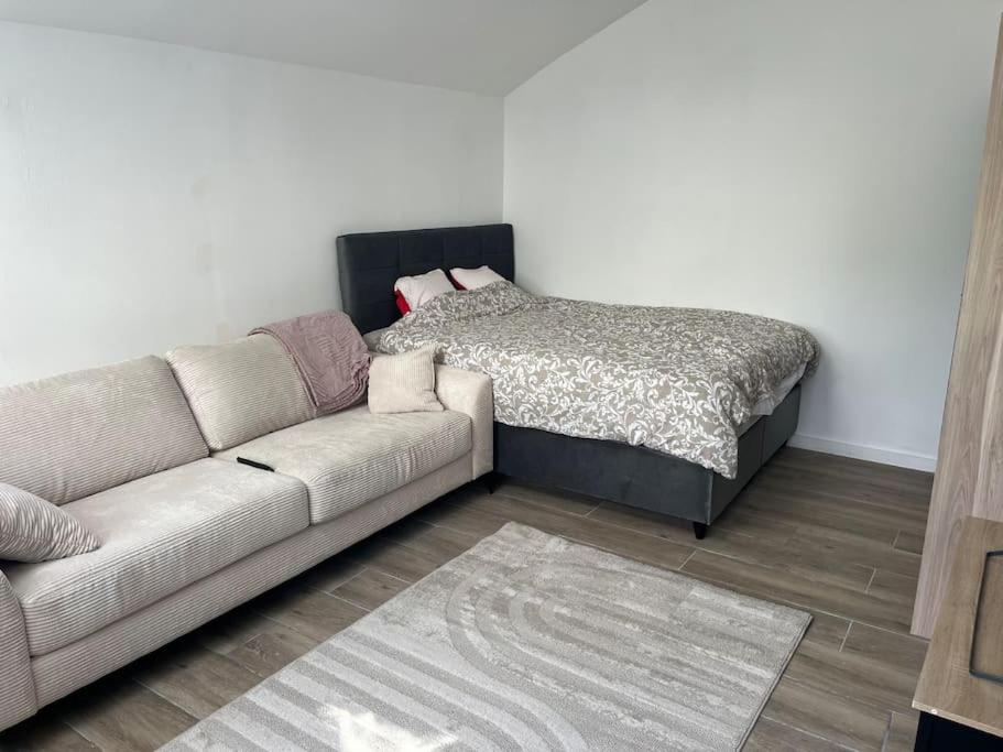 Posezení v ubytování Maisonnette avec terrasse avec spa privatif