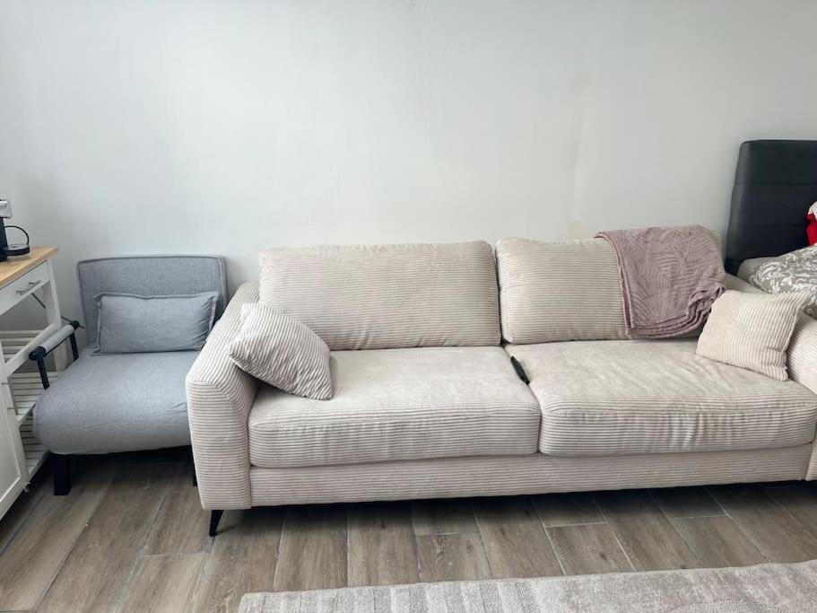 Posezení v ubytování Maisonnette avec terrasse avec spa privatif