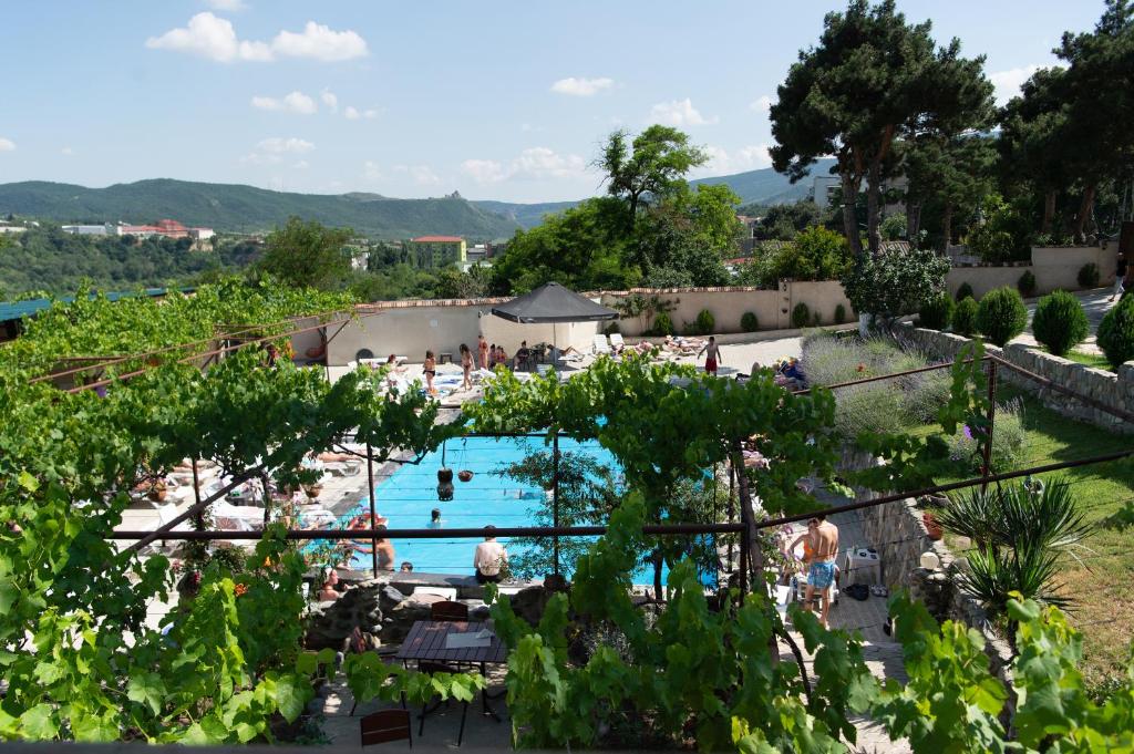 Bazén v ubytování Hotel Veranda nebo v jeho okolí