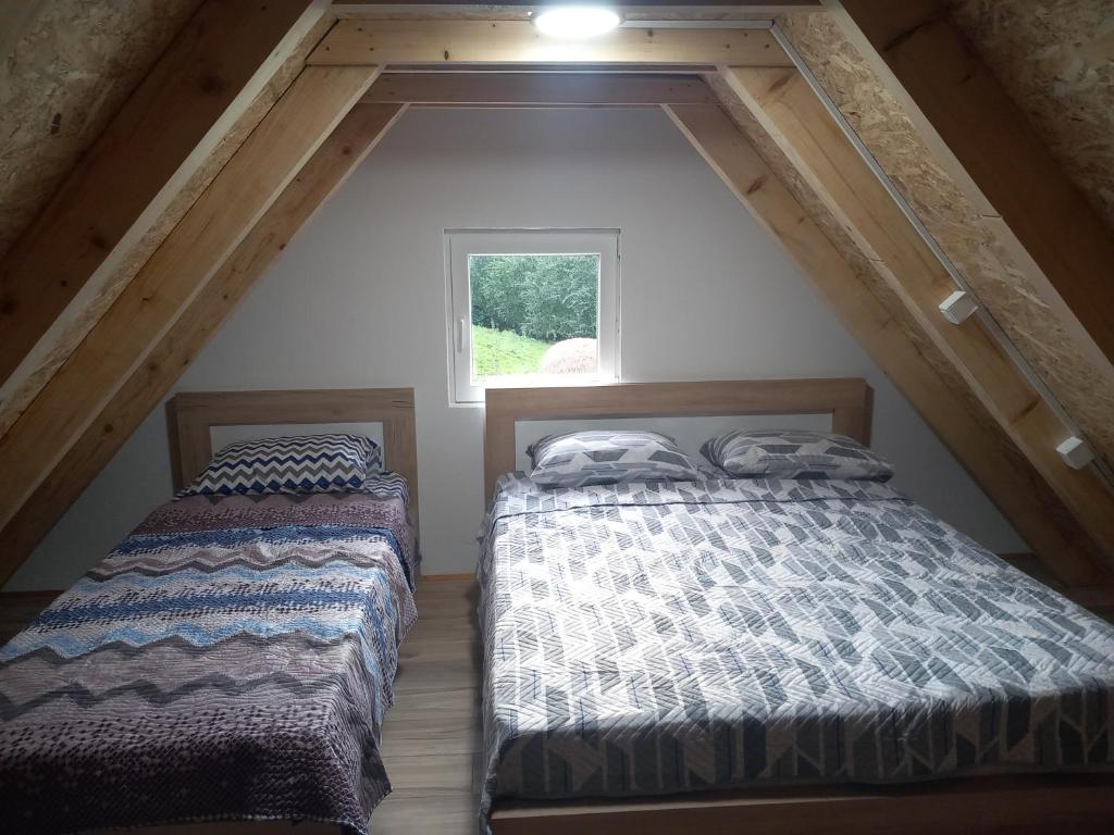 Postel nebo postele na pokoji v ubytování Seosko domaćinstvo Aprcović