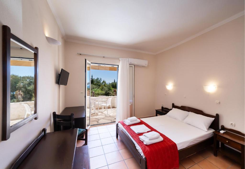 Postel nebo postele na pokoji v ubytování Ionio Hotel