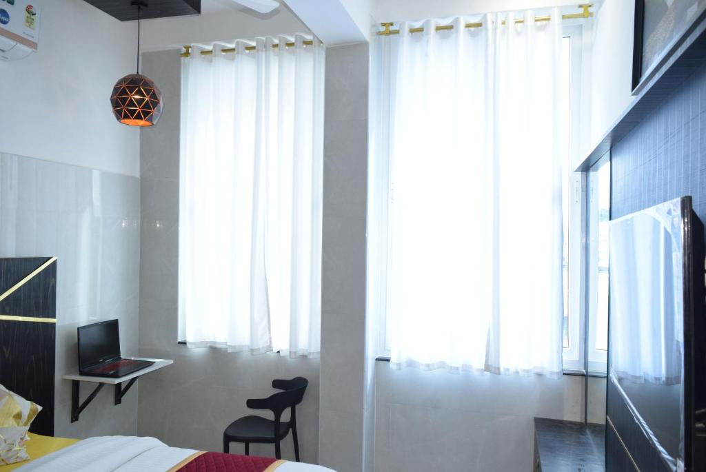 Postel nebo postele na pokoji v ubytování M Grand Stay