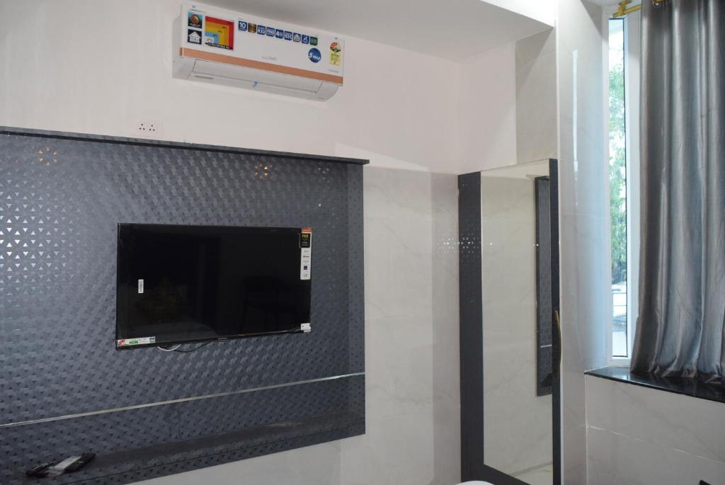 TV a/nebo společenská místnost v ubytování M Grand Stay