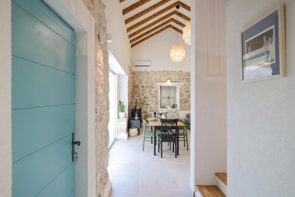 Fotografie z fotogalerie ubytování Stone House Lole v destinaci Ražanac