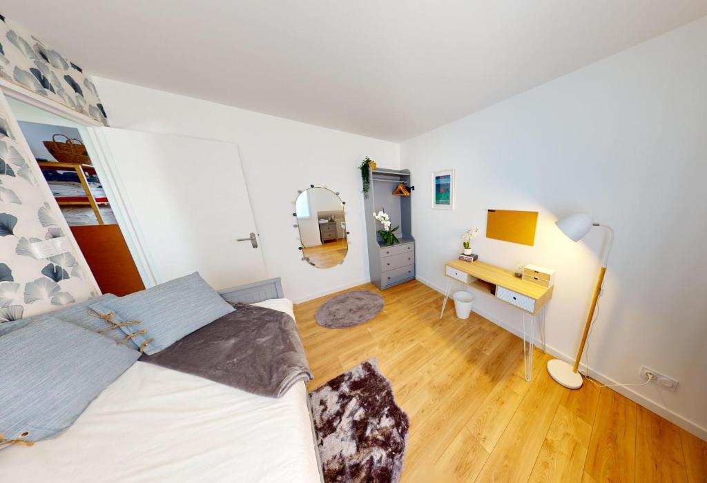 Postel nebo postele na pokoji v ubytování Le 44 - Maison familiale - Grand confort - 700m Plages