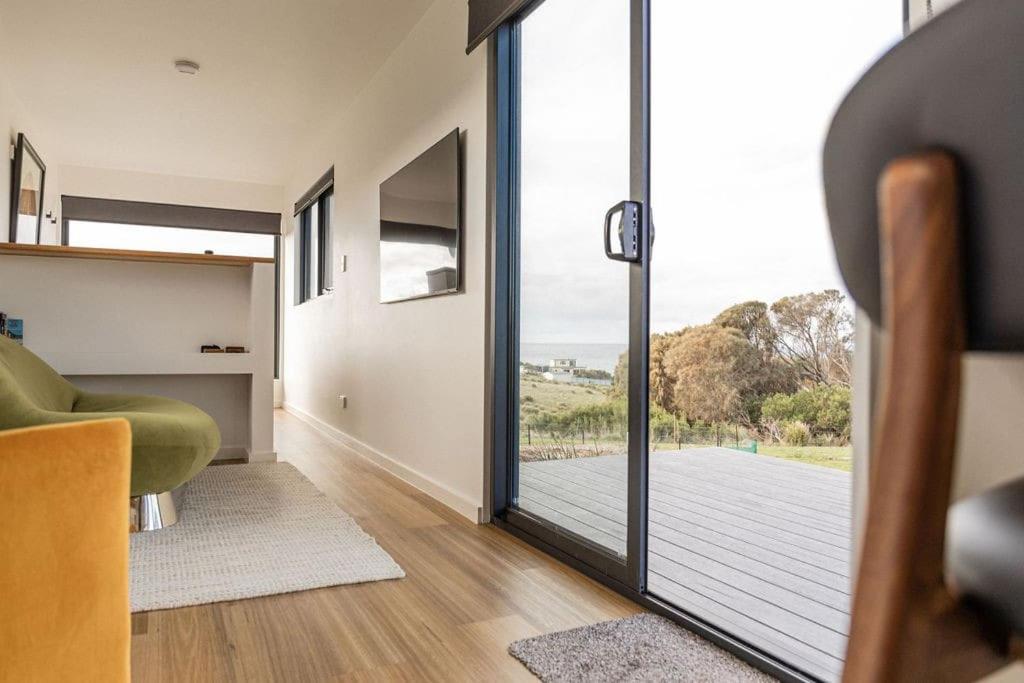 Posezení v ubytování Bay of Fires Tiny Home