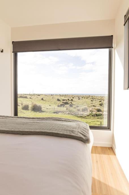 Postel nebo postele na pokoji v ubytování Bay of Fires Tiny Home