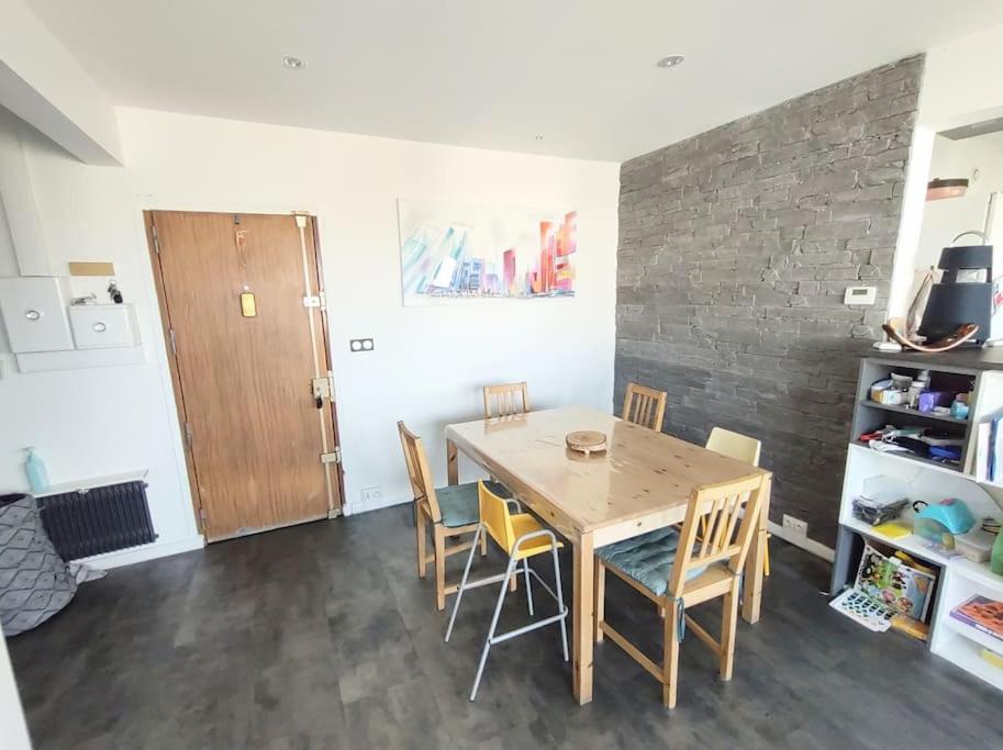 Photo de la galerie de l'établissement Charmant T3 avec parking limite Lyon8 Vénissieux, à Vénissieux