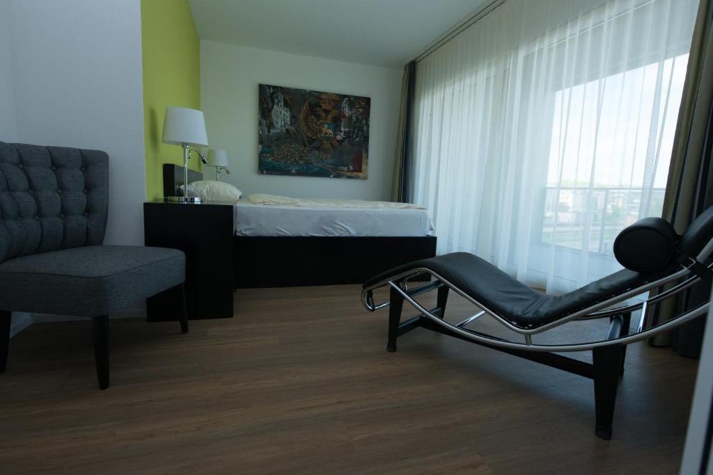 Uma cama ou camas num quarto em Hotel Swiss Bellevue