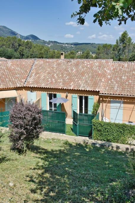 Photo de la galerie de l'établissement maisonnette climatisée ,20 min de cassis et d'aix, à Peypin