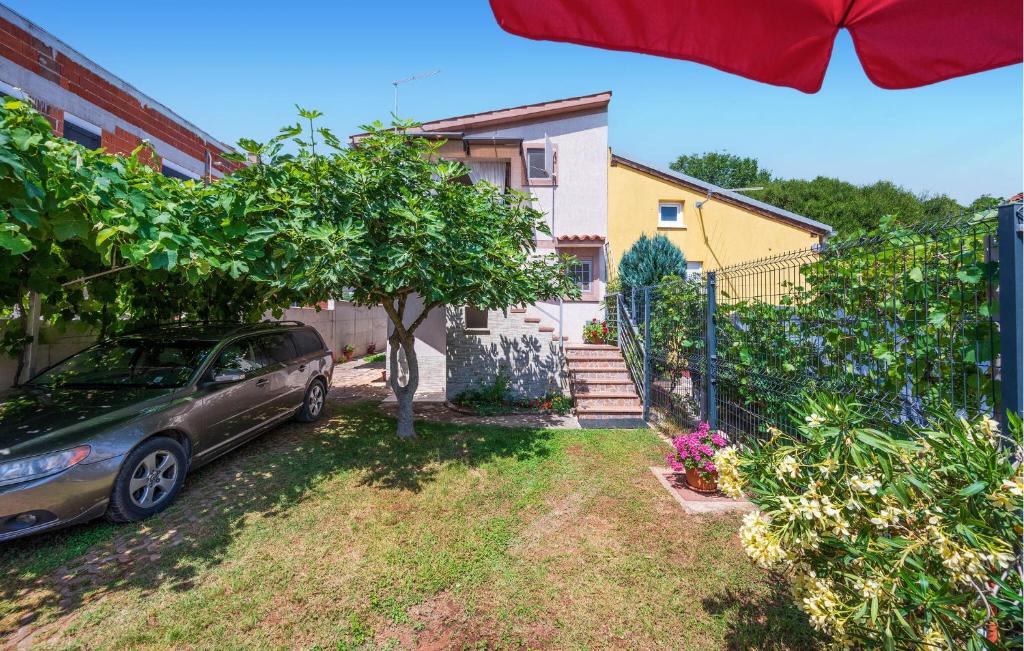 a car parked in front of a house at Apartment Betiga Xiii in Barbariga