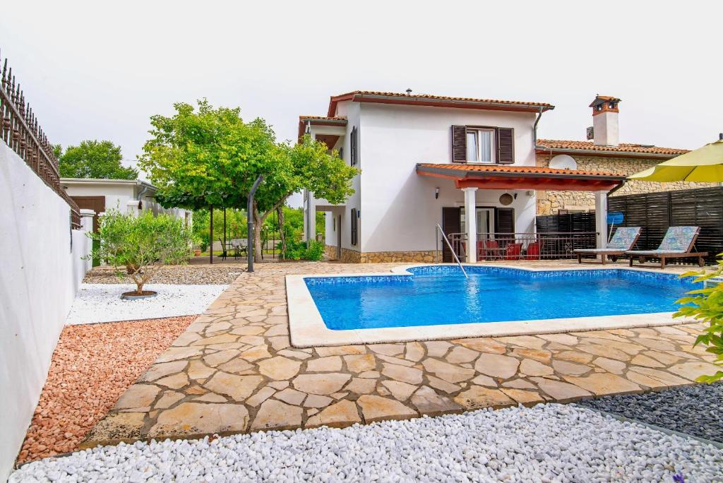 Bazén v ubytování House Marija nebo v jeho okolí