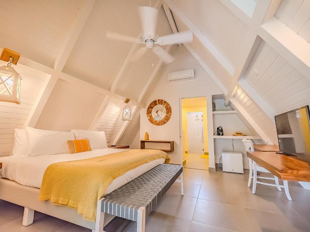 Postel nebo postele na pokoji v ubytování Les Voiles Blanches - Luxury Lodge