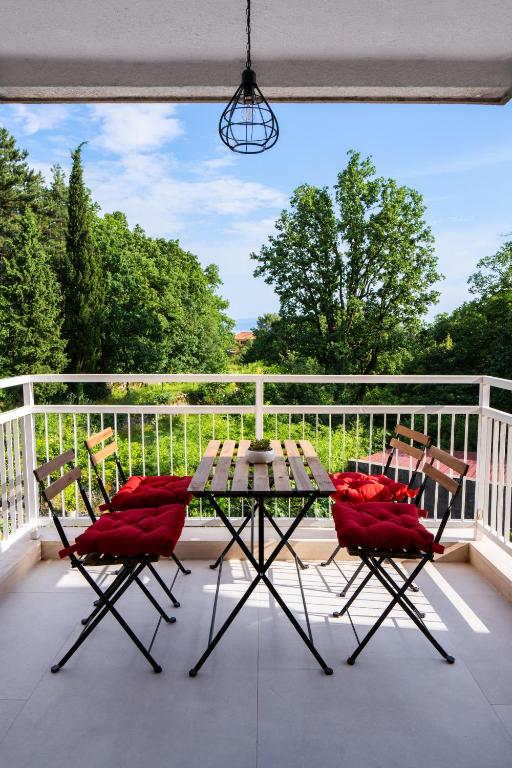 Balkoni atau teres di Lumos Residence - Free private parking