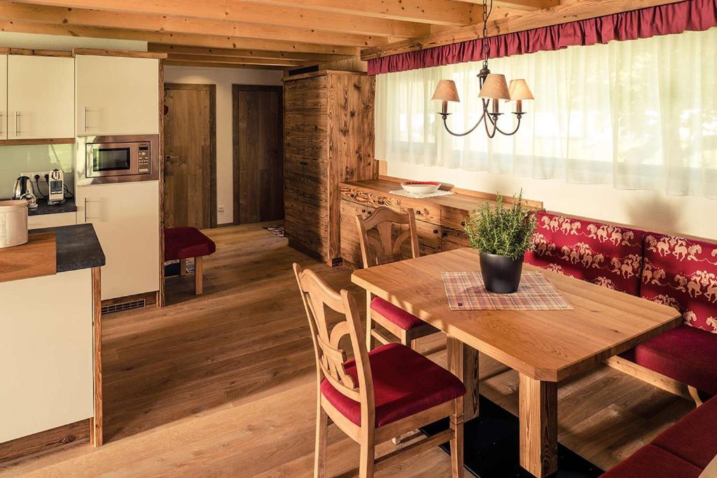 Kuchyň nebo kuchyňský kout v ubytování Villa Resort & Organic Spa - modernizace 2025