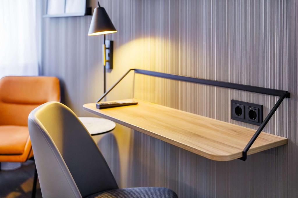 Radisson RED Berlin Kudamm - Resim 18