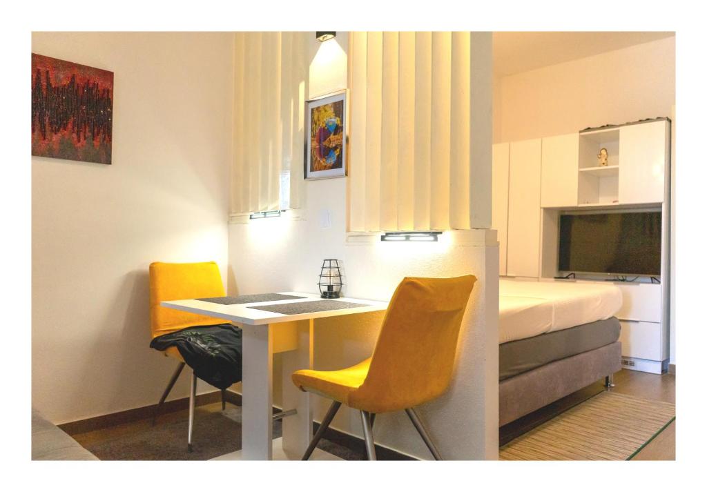 Kuchyň nebo kuchyňský kout v ubytování Studio apartment with pool
