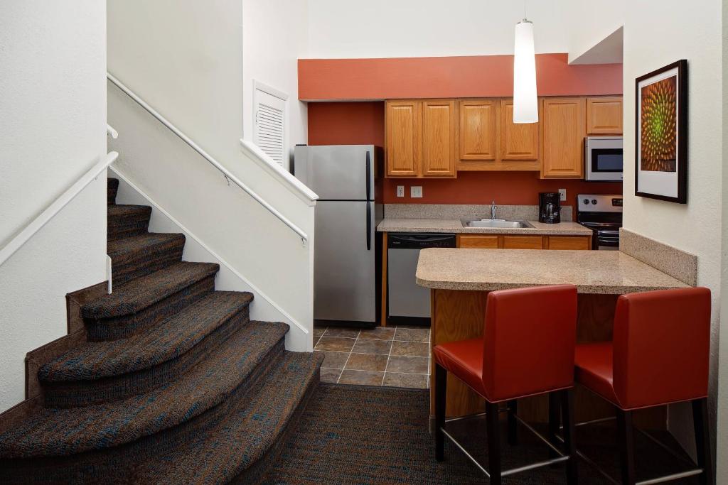 Residence Inn by Marriott Orlando Altamonte Springs Maitland - Two-Bedroom Penthouse With Balcony