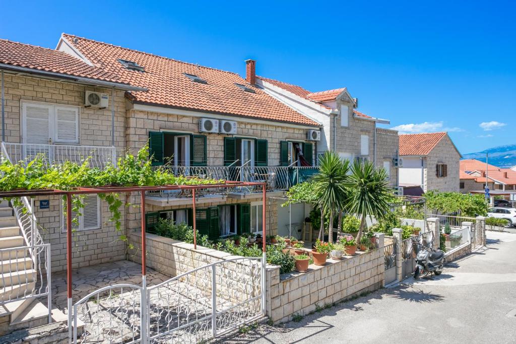 a house with plants in the front of it at Triple Room Supetar 5658b in Supetar