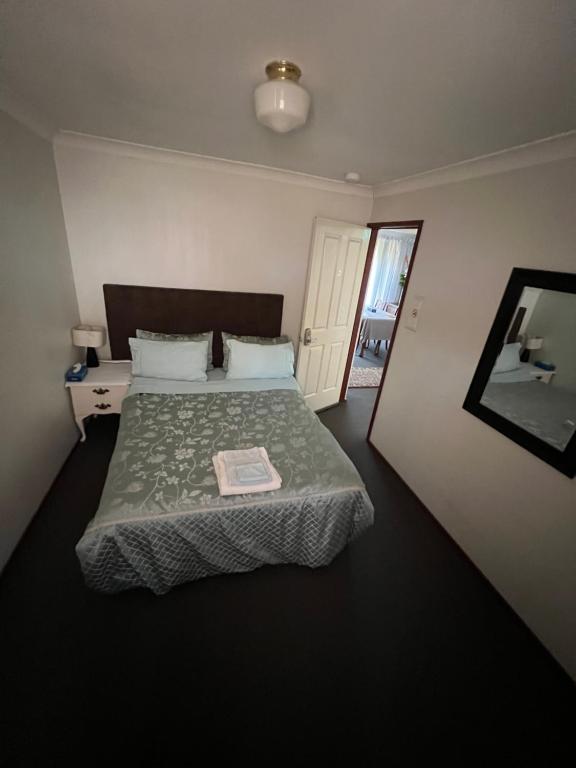 JOHN HUNTER B&B - Habitación Doble Con Baño Compartido