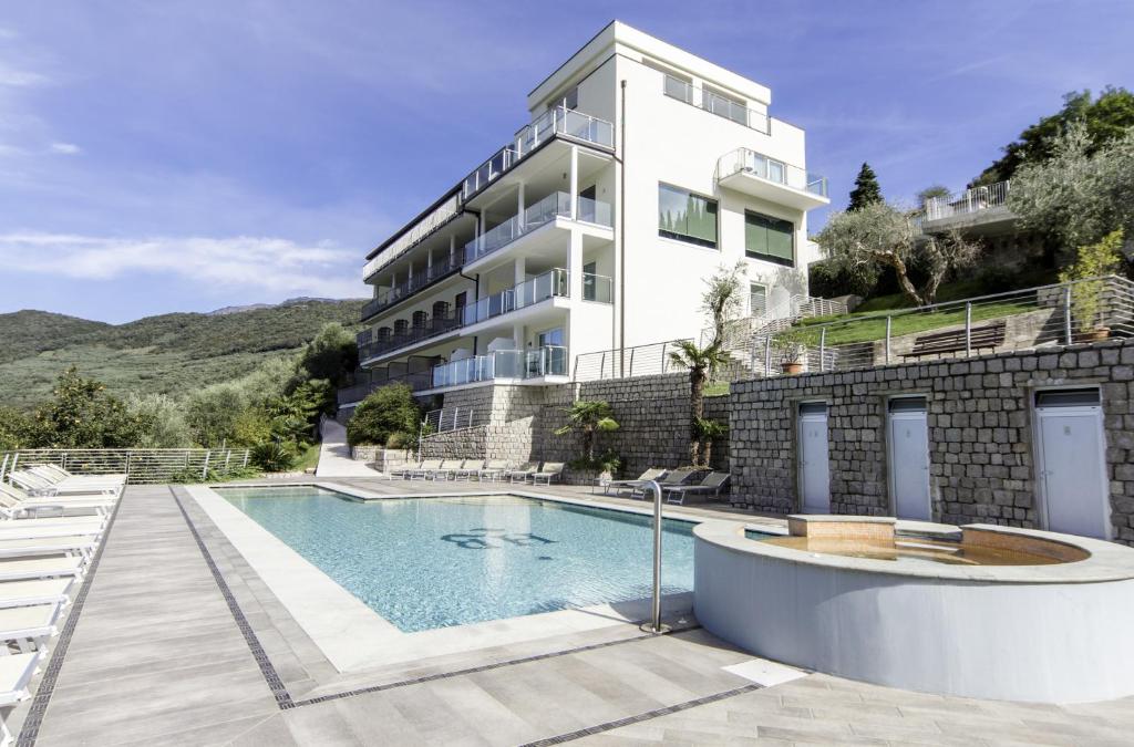 Bazén v ubytování Hotel Benacus Panoramic nebo v jeho okolí