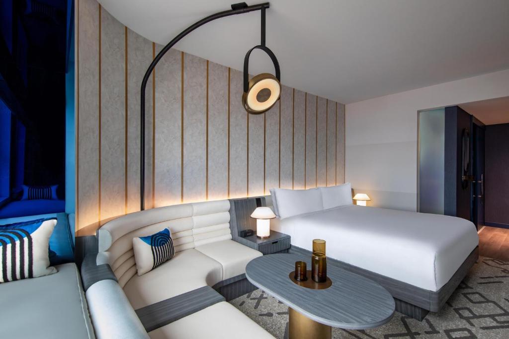 W Hollywood - Fabulous Room, Guest Room, 1 King, City View