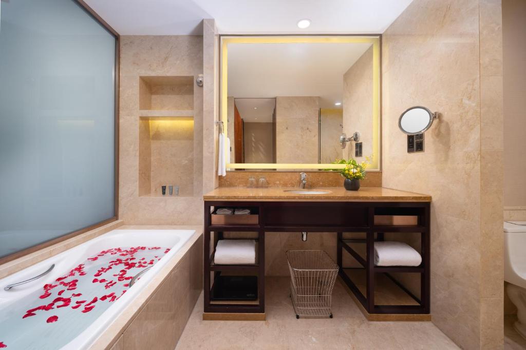 Postel nebo postele na pokoji v ubytování Parklane Hotel Changan
