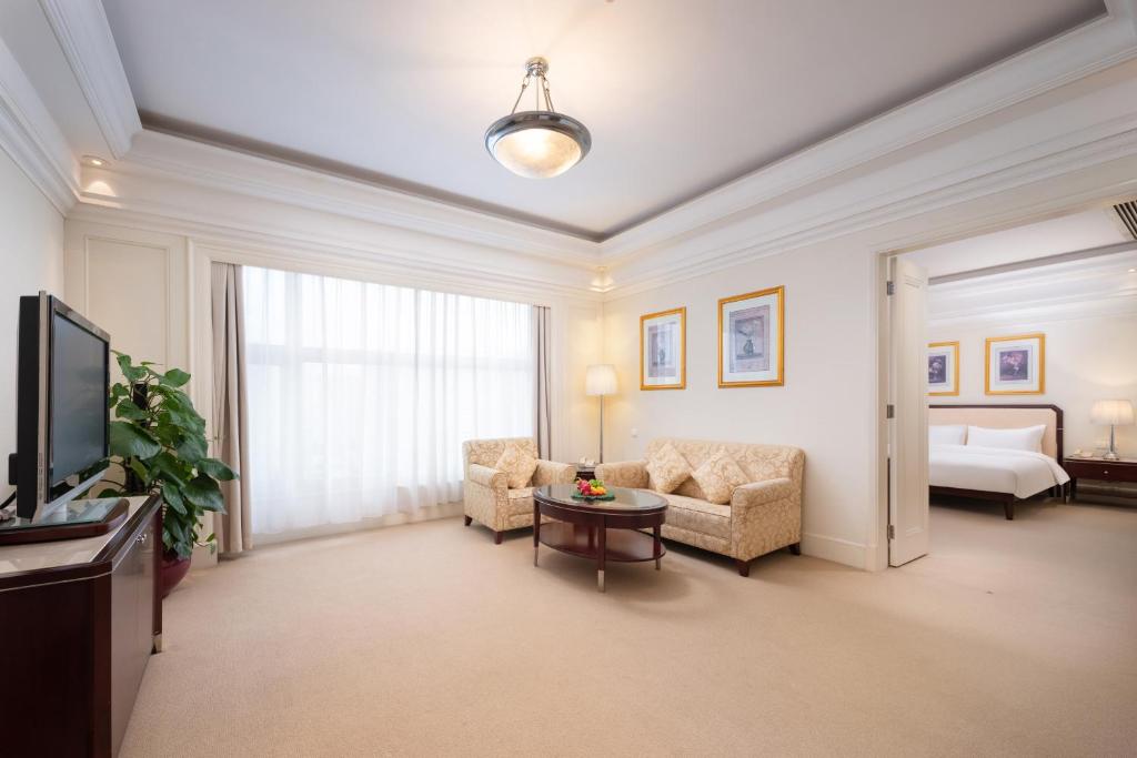 TV a/nebo společenská místnost v ubytování Parklane Hotel Changan