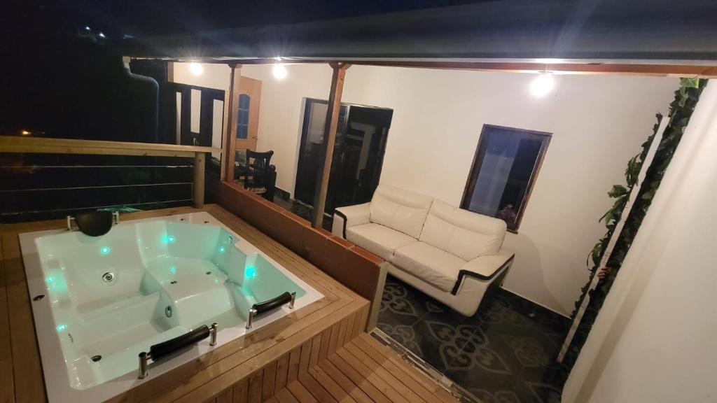 Fotografie z fotogalerie ubytování EDYMA Cabaña con JACUZZI v destinaci Guatapé