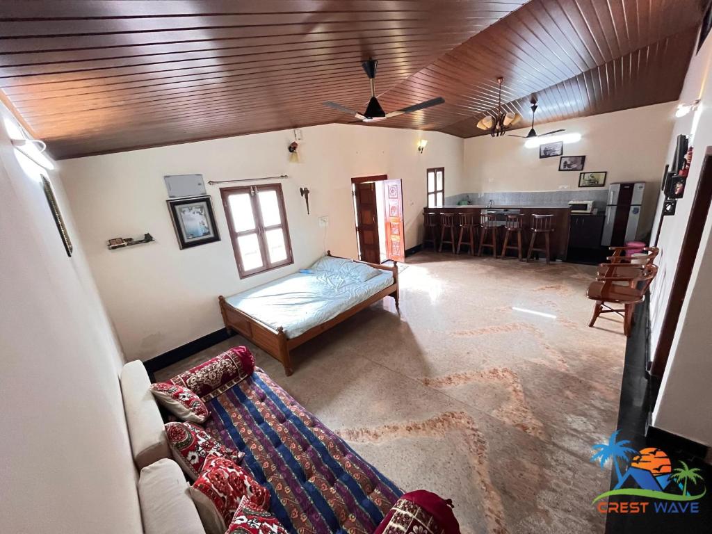 Postel nebo postele na pokoji v ubytování Crest wave beach home stay