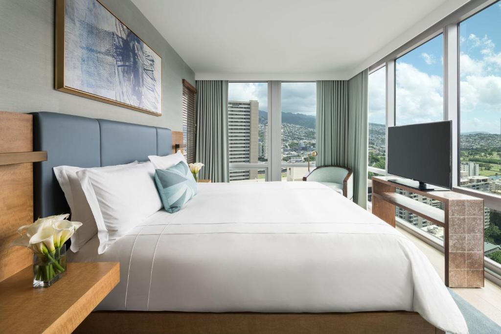 Postel nebo postele na pokoji v ubytování The Ritz-Carlton Residences, Waikiki Beach Hotel