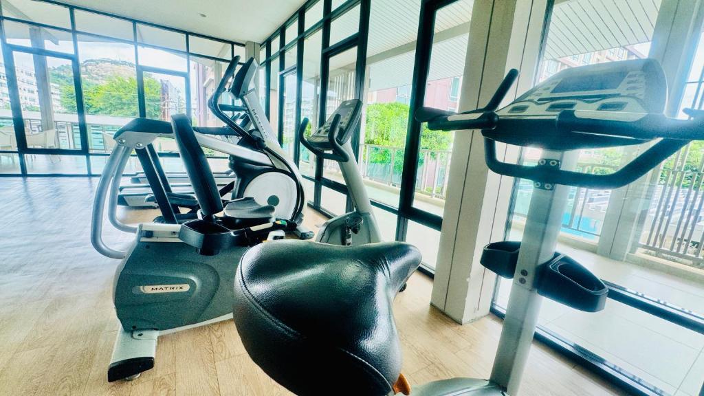 Fitness centrum a/nebo fitness zařízení v ubytování Sea&Mountain view,5 mins walk to famous beach with King size bed