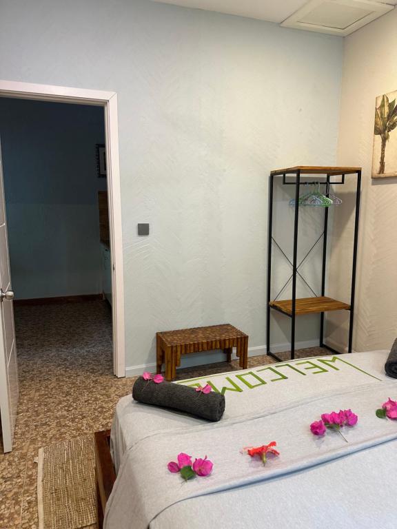 Postel nebo postele na pokoji v ubytování Dive Villa Thoddoo
