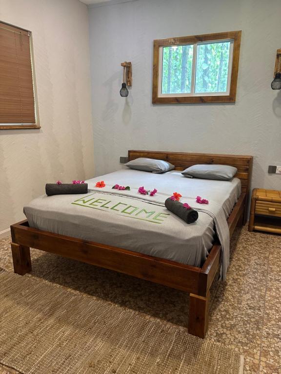 Postel nebo postele na pokoji v ubytování Dive Villa Thoddoo