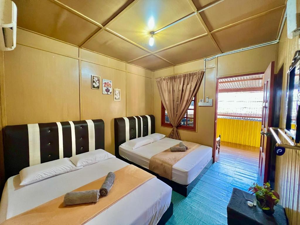 Postel nebo postele na pokoji v ubytování Perhentian Sri Tanjung , Kampung Nelayan Pulau Perhentian