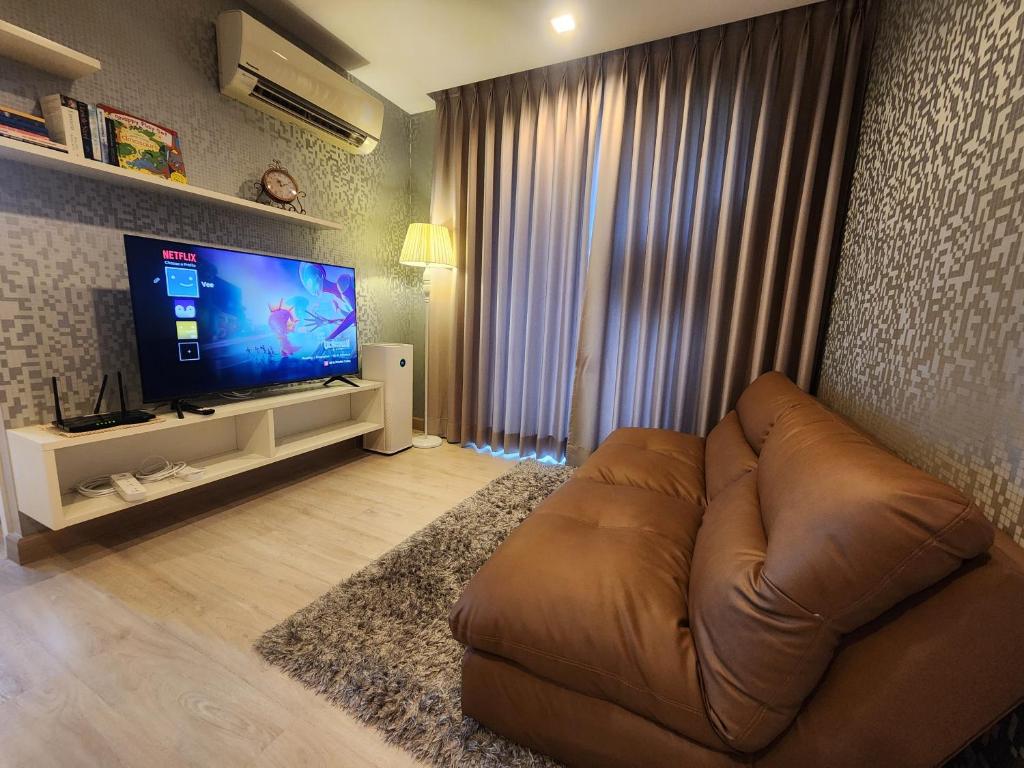 TV a/nebo společenská místnost v ubytování Family Suit 2 Bedrooms 2 Bathrooms in Chiang Mai