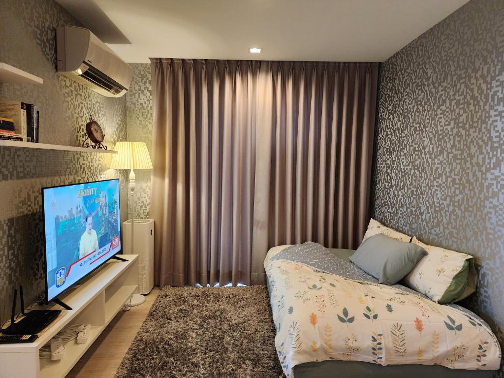 TV a/nebo společenská místnost v ubytování Family Suit 2 Bedrooms 2 Bathrooms in Chiang Mai
