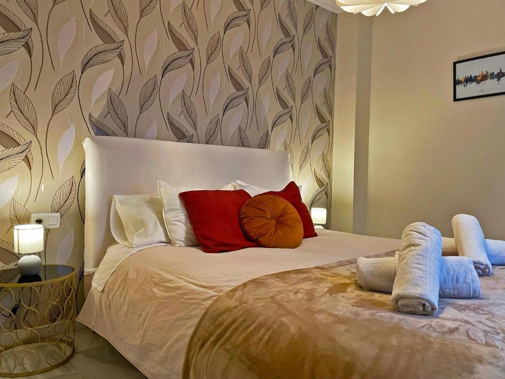 Łóżko lub łóżka w pokoju w obiekcie Apartamento Armas - Ole Solutions