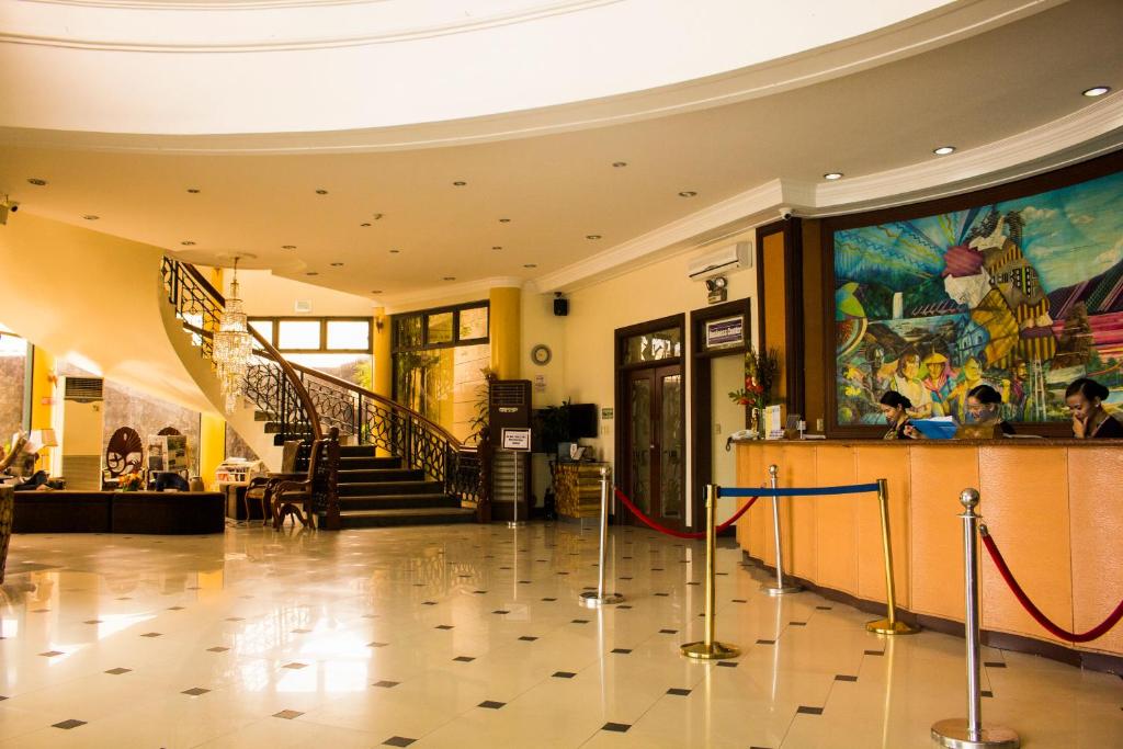 Vstupní hala nebo recepce v ubytování Crown Royale Hotel
