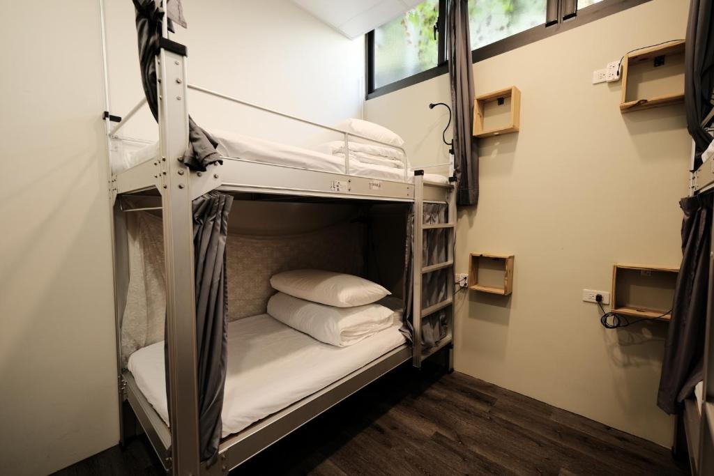 Postel nebo postele na pokoji v ubytování 小艾背包客棧 Small Eye Backpacker
