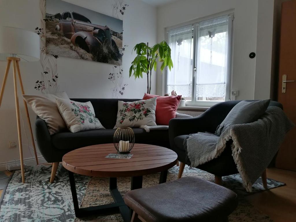 a living room with a couch and a table at Ferienwohnung Karoline Eisenach in Eisenach