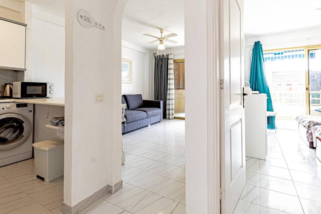 Kuchyňa alebo kuchynka v ubytovaní Atlantic Pearl Apt By Dream Homes Tenerife