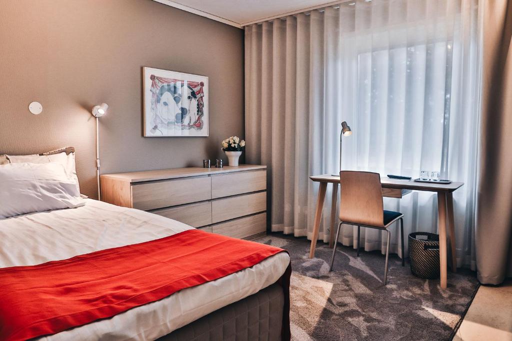 Postel nebo postele na pokoji v ubytování Ädelfors Hotell & Konferens