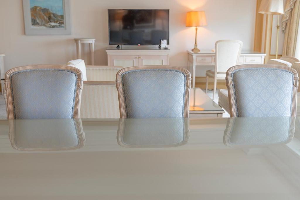 TV a/nebo společenská místnost v ubytování Lotte Hotel Busan