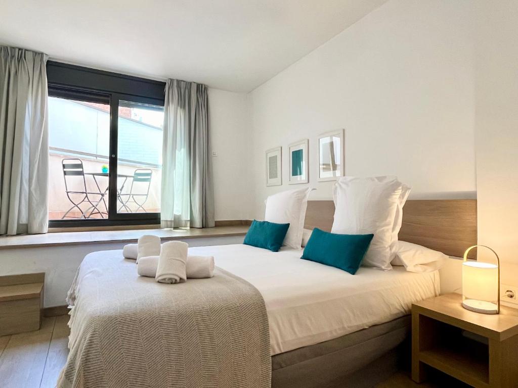 Posteľ alebo postele v izbe v ubytovaní Feelathome Plaza Apartments